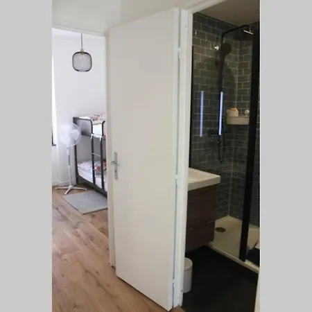 Nod Off In Neudorf! Cozy 2 Beds Near The Tram