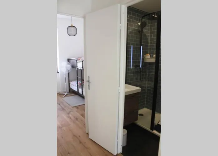 Nod Off In Neudorf! Cozy 2 Beds Near The Tram